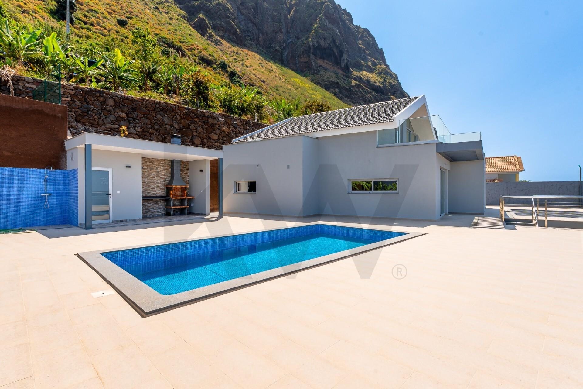Villa Paul do Mar — piscina exterior com vista para o Atlântico